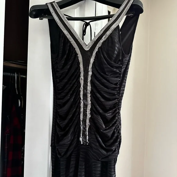 Sequin middle low cut dress - Picture 1 of 3